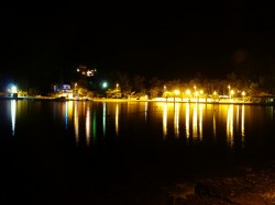 Necujam by night